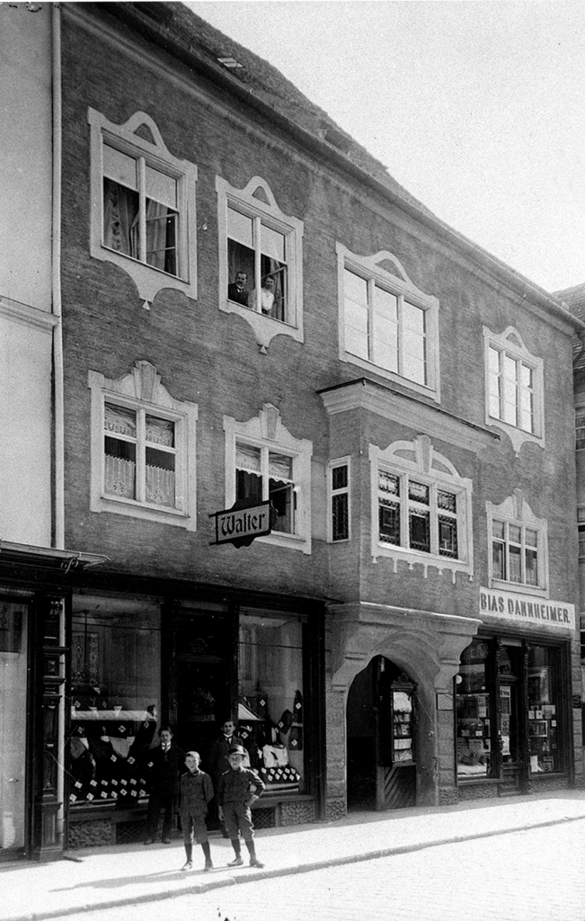 Foto des Geschäfts der Familie Walter in der Rathausstraße 5